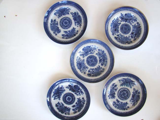 A group of 5 similar early 19th century Chinese Export Porcelain 'FITZHUGH' style 7 1/2" dessert plates